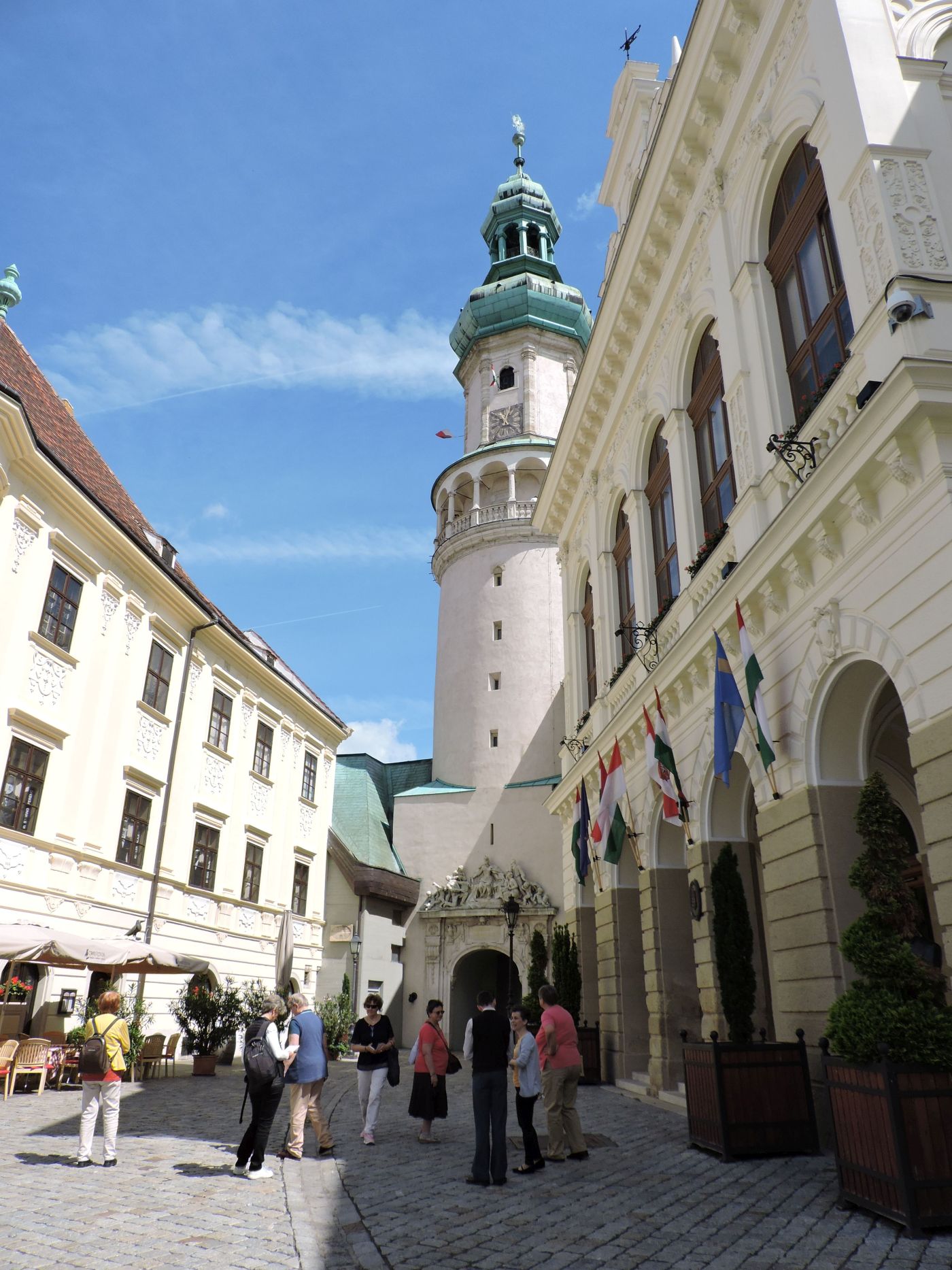  A toronyzenét hallgatva